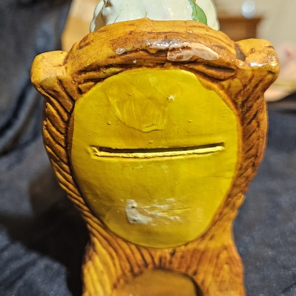 Vintage Handpainted Ceramic Mrs Claus in Rocking Chair Bank Figurine. - Picture 5 of 6